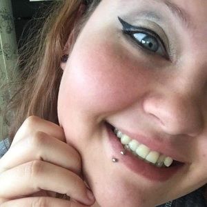 Meet your Posher, Hali